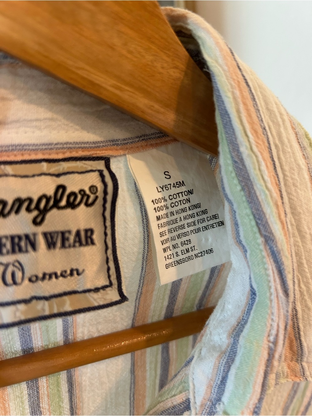 Wrangler Cream Button-Front Sleeveless Shirt with Pastel Stripes - Picture 4 of 5